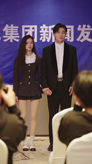 穿成恶毒女配每天被男主惦记（100集）绿茶女